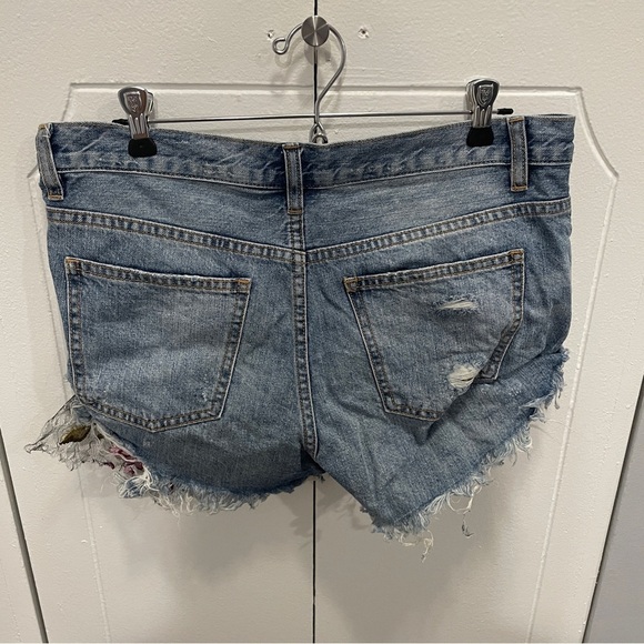 Free People Floral Lace Button Fly Jean Shorts - Picture 2 of 13